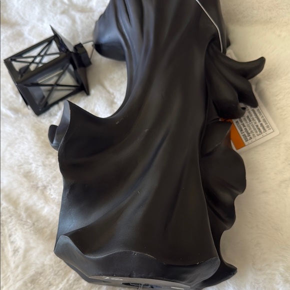 Black Hooded Figure Halloween light up with Lantern Decor - Picture 9 of 14